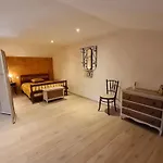Renove Avec Terrasse Et Parking En Campagne - Fr-1-584-397