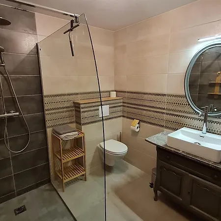 Renove Avec Terrasse Et Parking En Campagne - Fr-1-584-397 * Repaix