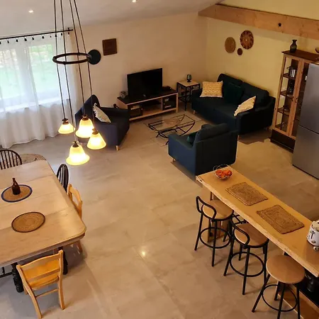 Renove Avec Terrasse Et Parking En Campagne - Fr-1-584-397