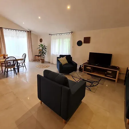 Renove Avec Terrasse Et Parking En Campagne - Fr-1-584-397 * Repaix
