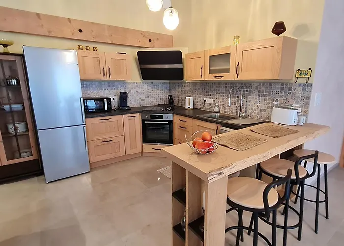 Renove Avec Terrasse Et Parking En Campagne - Fr-1-584-397 Prázdninový dům *