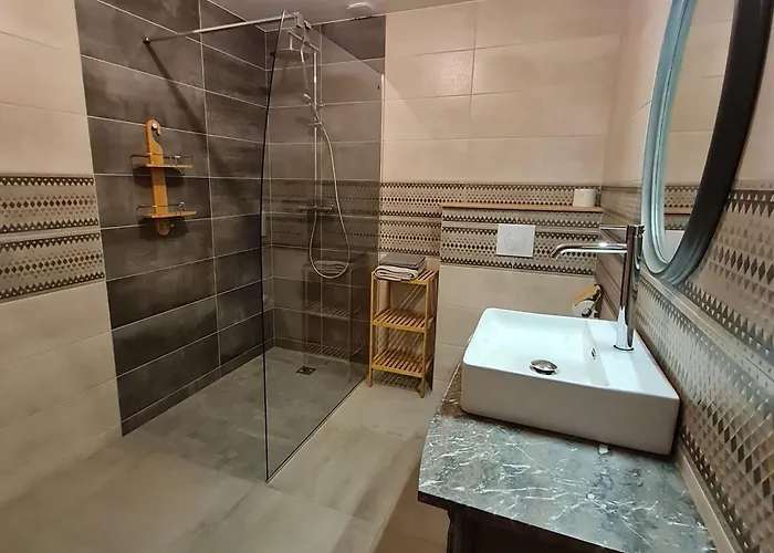 Renove Avec Terrasse Et Parking En Campagne - Fr-1-584-397 Repaix