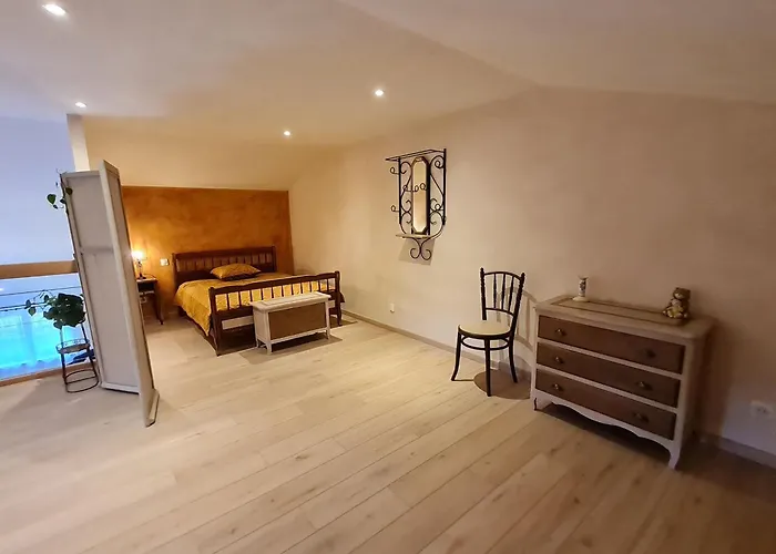 Renove Avec Terrasse Et Parking En Campagne - Fr-1-584-397